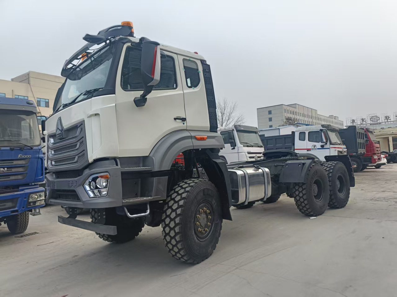 HOWO 6x6 - Trekkvogn: bilde 2 HOWO 6x6 - Trekkvogn: bilde 2