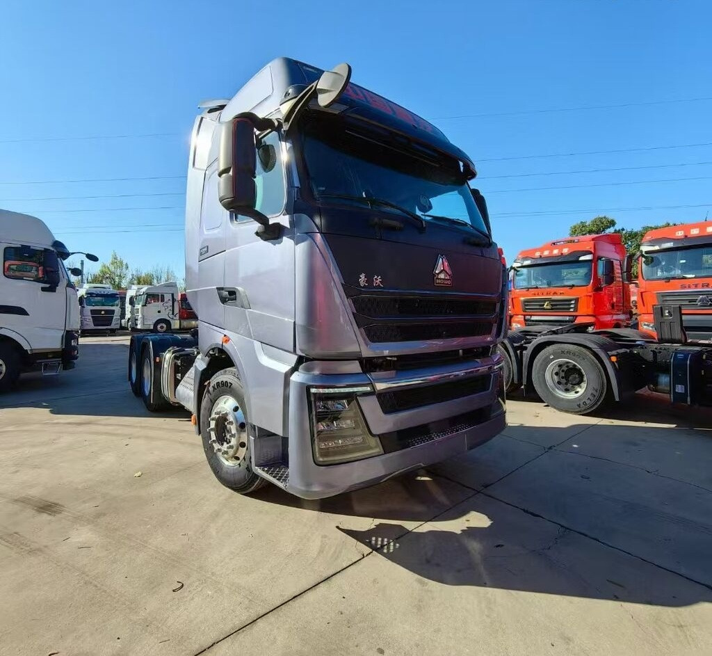 Sinotruk Howo T7H - Trekkvogn: bilde 2 Sinotruk Howo T7H - Trekkvogn: bilde 2
