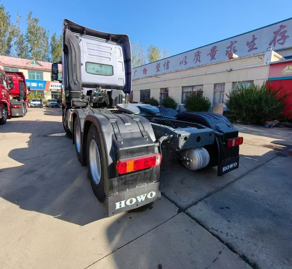 Sinotruk Howo T7H - Trekkvogn: bilde 4 Sinotruk Howo T7H - Trekkvogn: bilde 4