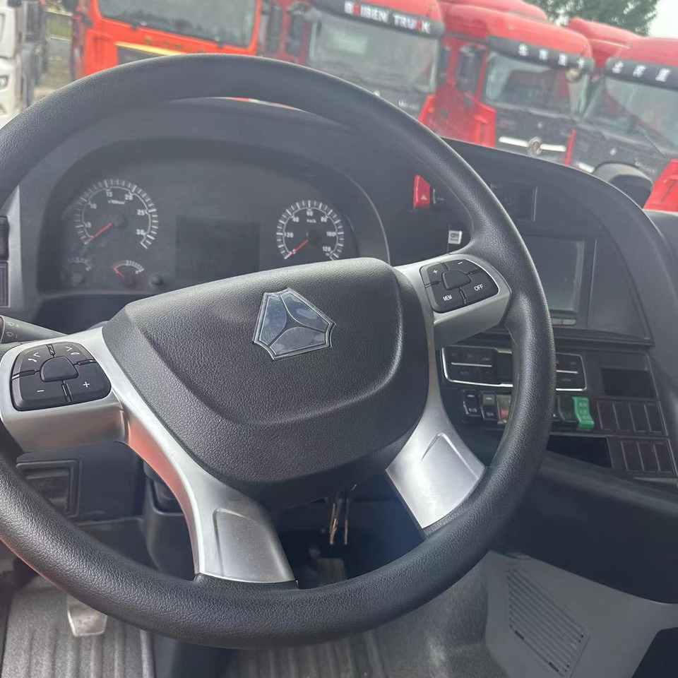 Sinotruk - Trekkvogn: bilde 1 Sinotruk - Trekkvogn: bilde 1