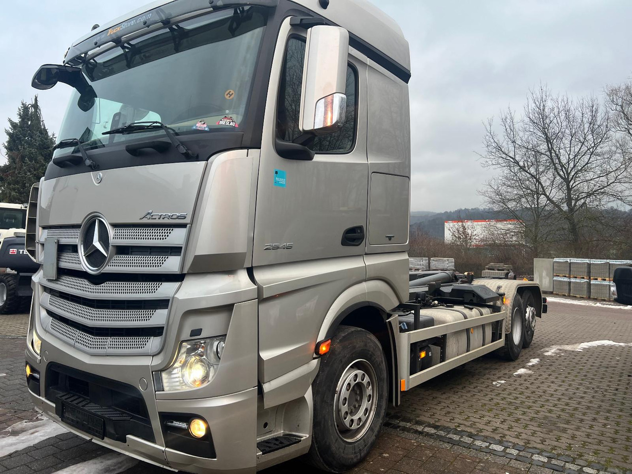 Mercedes-Benz Actros 4 3-Achser 25XX OM471 6x2 Fg - Krokbil: bilde 1 Mercedes-Benz Actros 4 3-Achser 25XX OM471 6x2 Fg - Krokbil: bilde 1