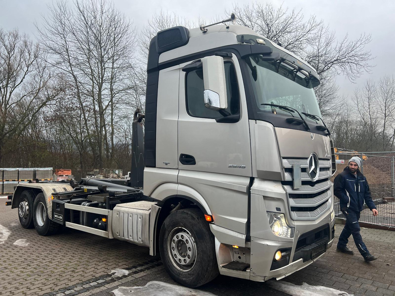Mercedes-Benz Actros 4 3-Achser 25XX OM471 6x2 Fg - Krokbil: bilde 2 Mercedes-Benz Actros 4 3-Achser 25XX OM471 6x2 Fg - Krokbil: bilde 2