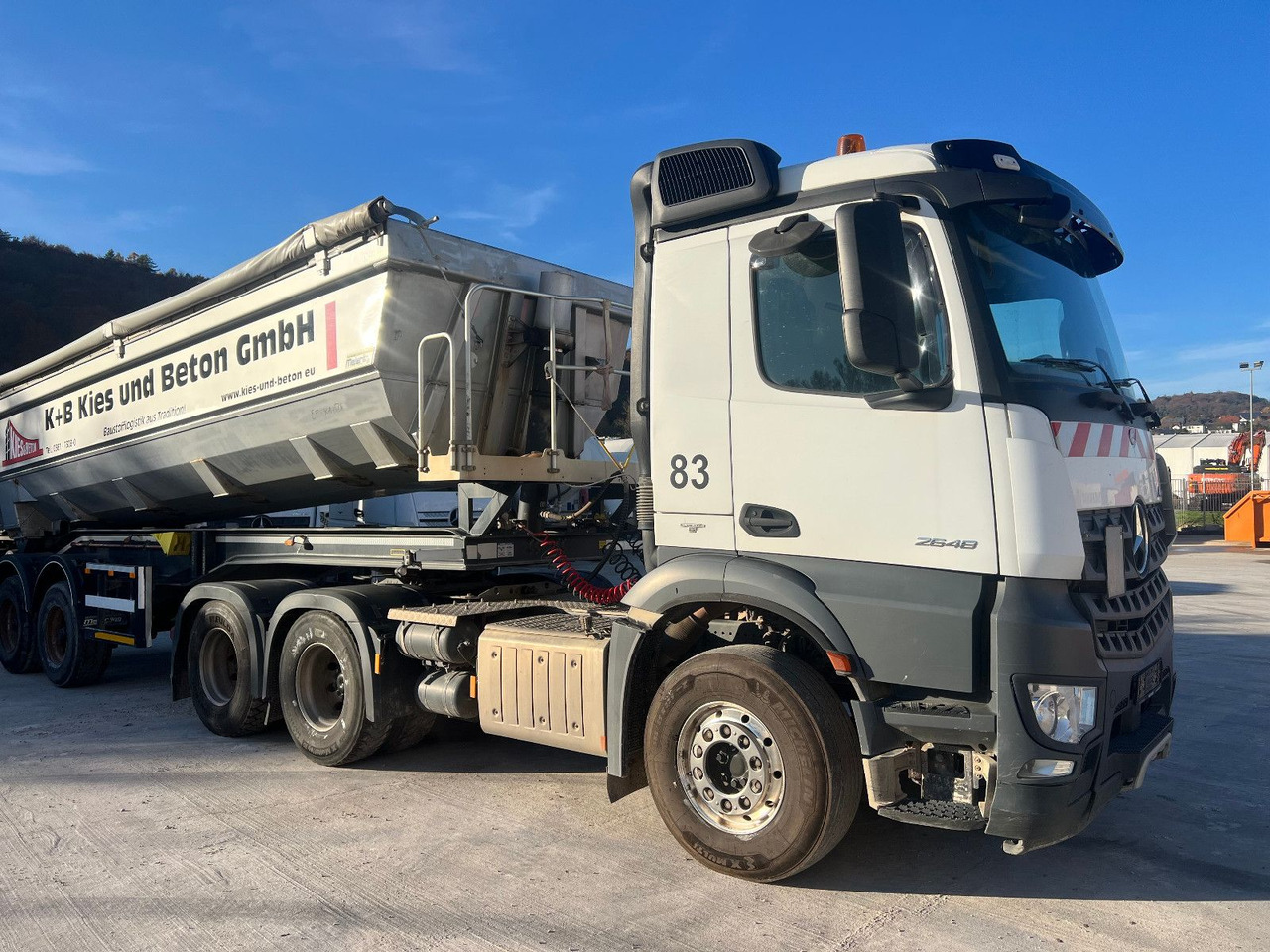 Trekkvogn Mercedes-Benz 2648 mit Kippauflieger: bilde 1