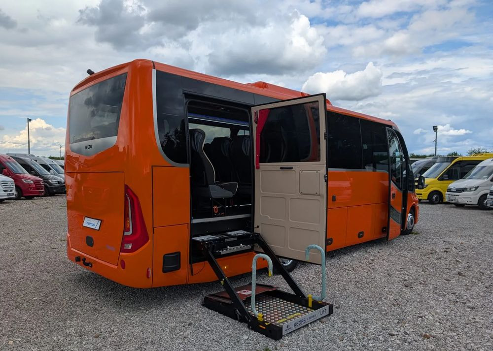 Iveco Daily - Minibuss, Persontransport: bilde 1 Iveco Daily - Minibuss, Persontransport: bilde 1