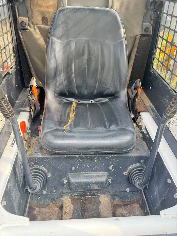 BOBCAT S300 - Traktorgraver: bilde 5 BOBCAT S300 - Traktorgraver: bilde 5