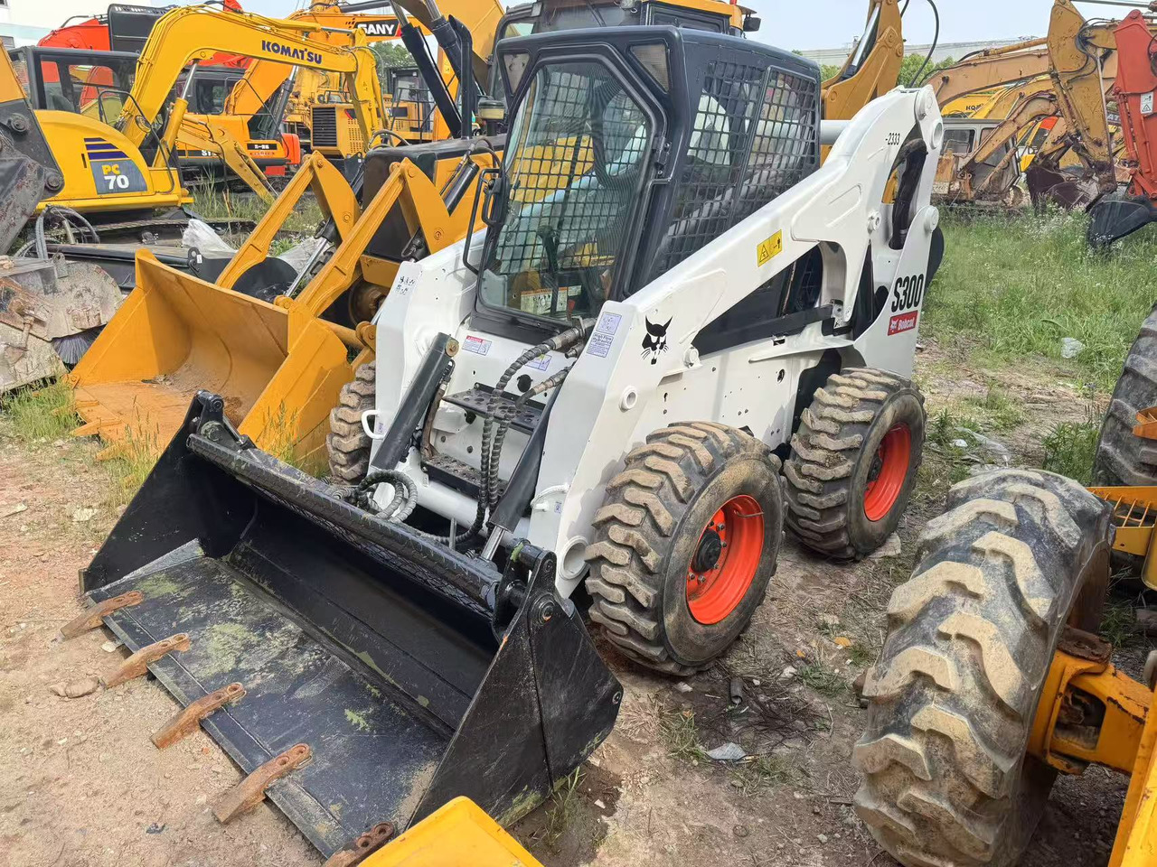 BOBCAT S300 - Traktorgraver: bilde 1 BOBCAT S300 - Traktorgraver: bilde 1