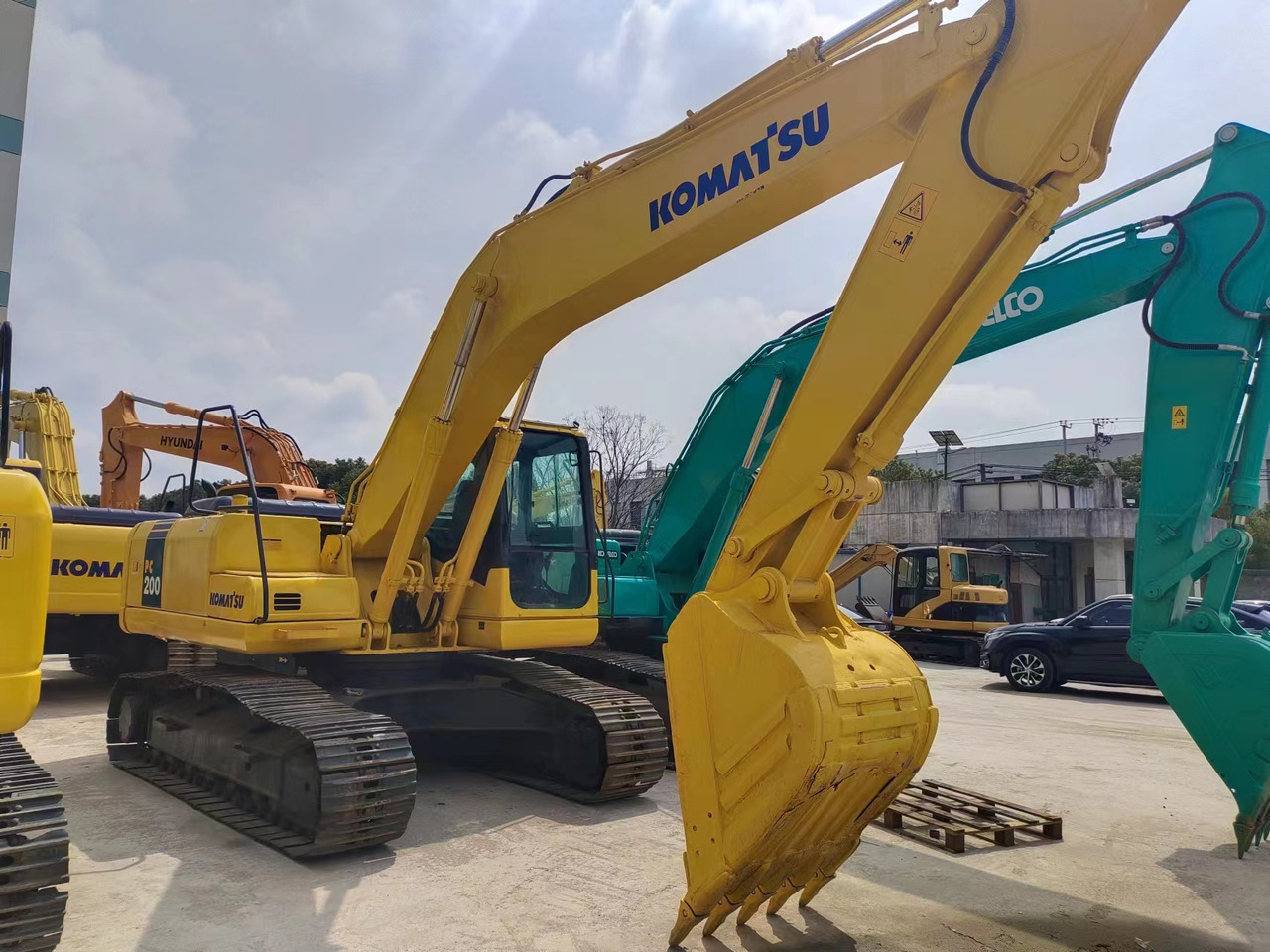 KOMATSU PC200-7 - Beltegraver: bilde 1 KOMATSU PC200-7 - Beltegraver: bilde 1