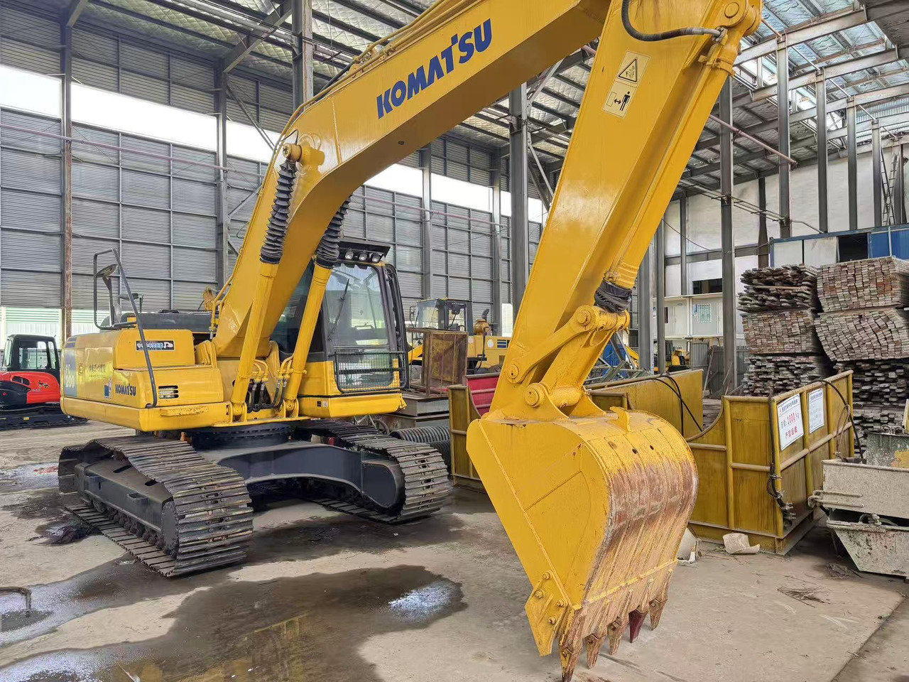 KOMATSU PC200-8 - Beltegraver: bilde 3 KOMATSU PC200-8 - Beltegraver: bilde 3