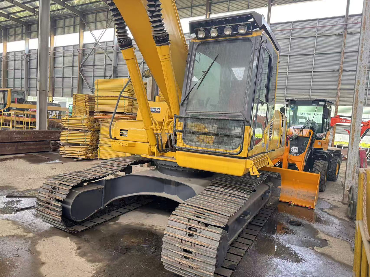 KOMATSU PC200-8 - Beltegraver: bilde 3 KOMATSU PC200-8 - Beltegraver: bilde 3