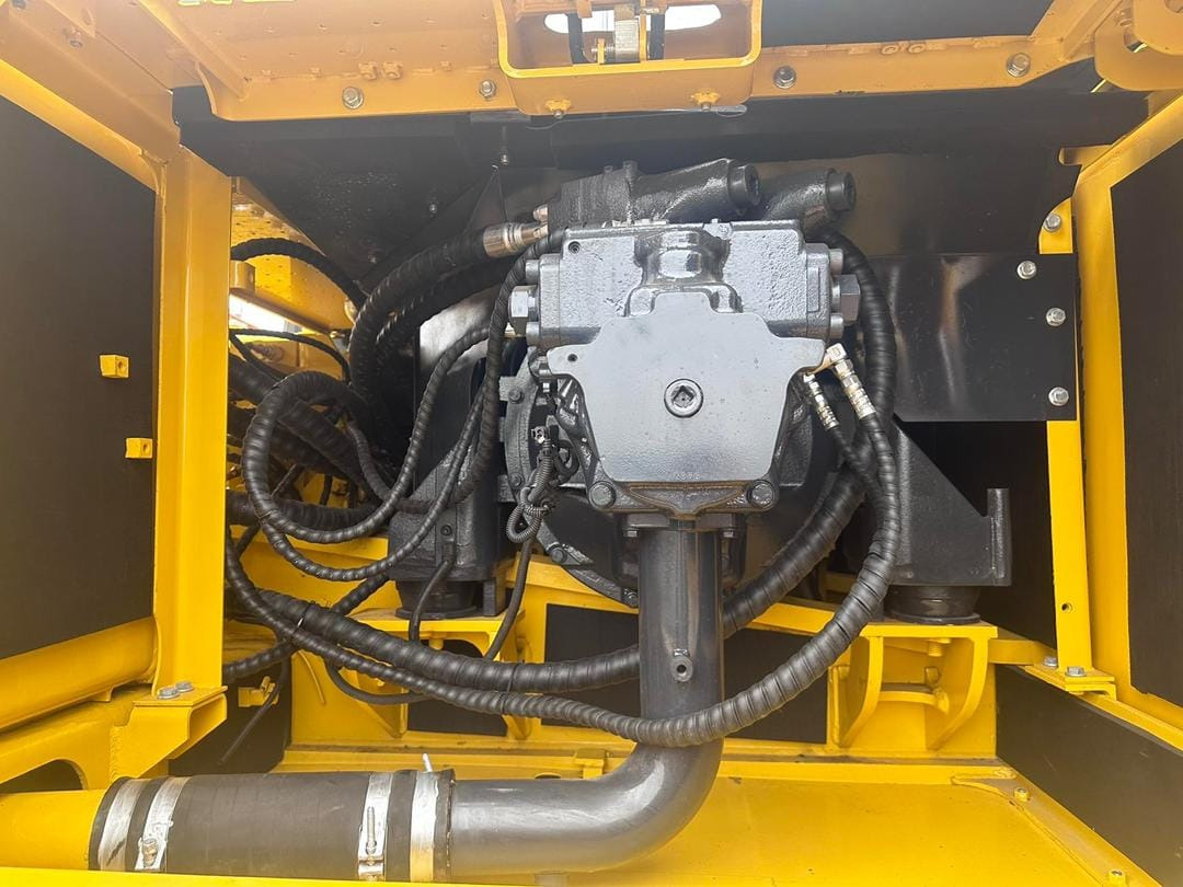 KOMATSU PC300-8 - Beltegraver: bilde 4 KOMATSU PC300-8 - Beltegraver: bilde 4