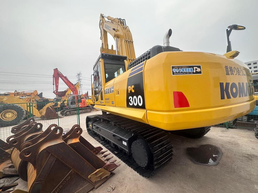 KOMATSU PC300-8 - Beltegraver: bilde 1 KOMATSU PC300-8 - Beltegraver: bilde 1