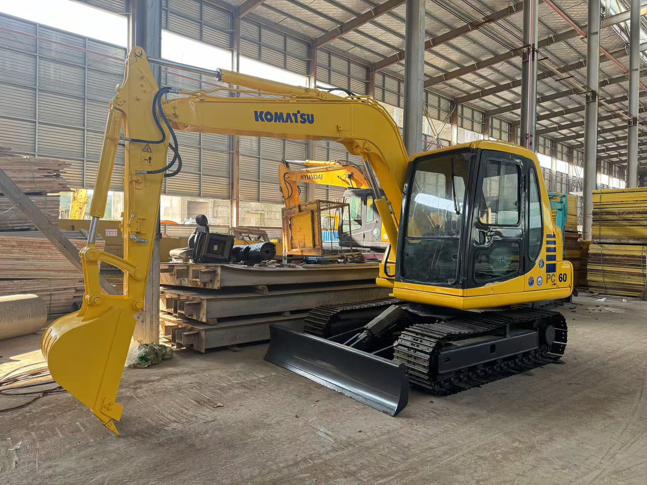 KOMATSU PC60-7 PC60 - Minigraver: bilde 1 KOMATSU PC60-7 PC60 - Minigraver: bilde 1