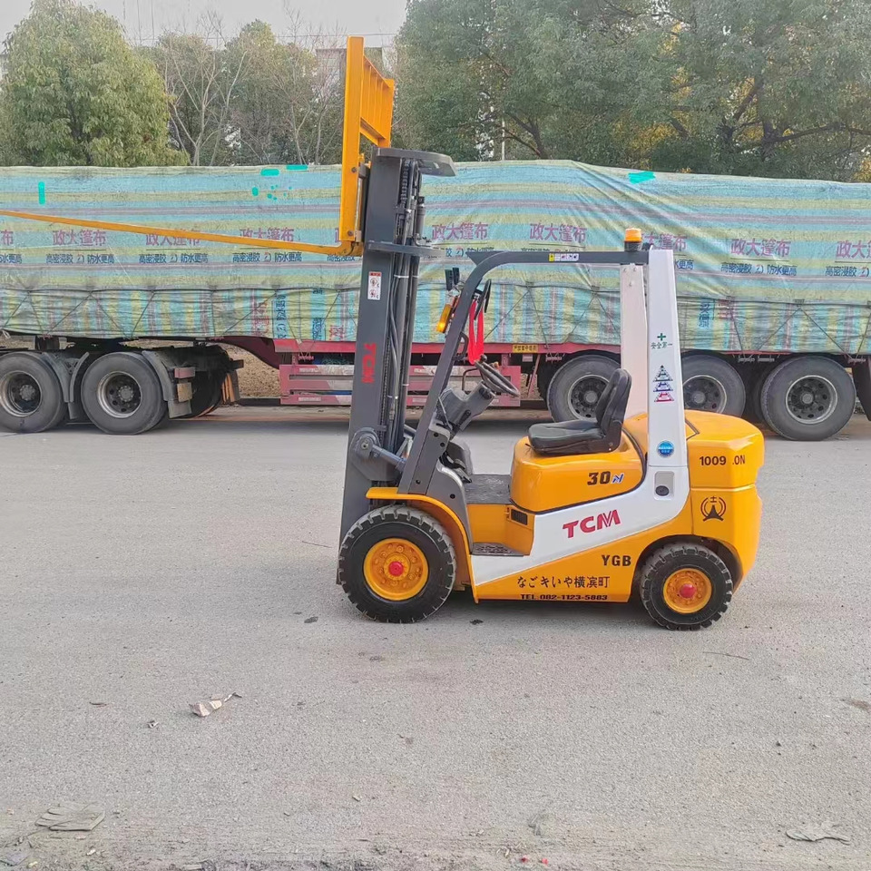 TCM FD30 diesel ISUZU engine forklift from Japan - Dieseltruck: bilde 3 TCM FD30 diesel ISUZU engine forklift from Japan - Dieseltruck: bilde 3