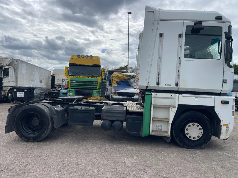 Trekkvogn Renault Magnum 440 Tractor unit: bilde 9