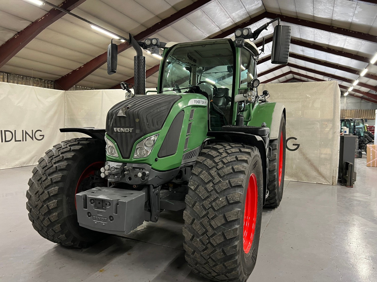 Fendt 724 Vario - Traktor: bilde 3 Fendt 724 Vario - Traktor: bilde 3
