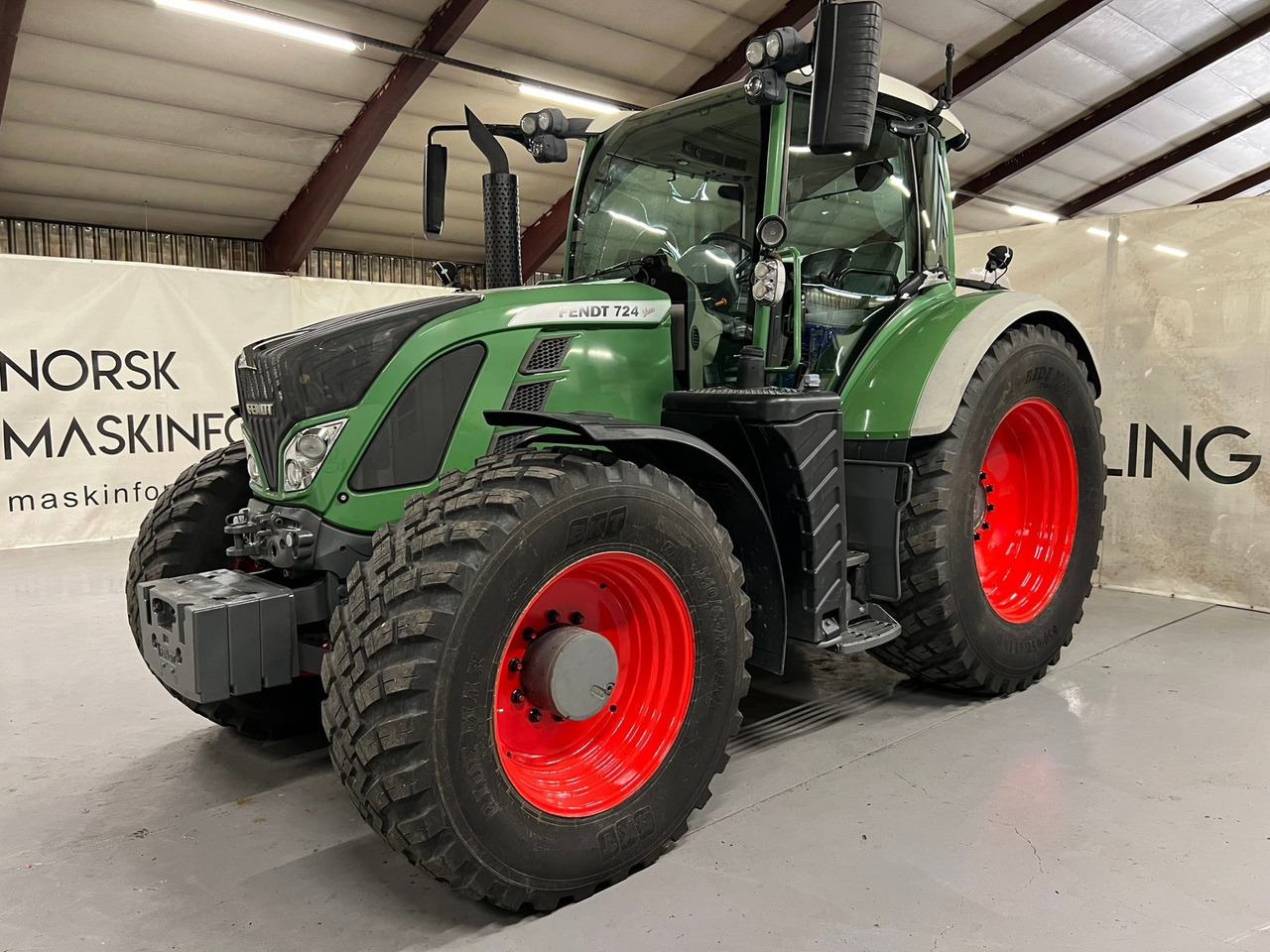 Fendt 724 Vario - Traktor: bilde 2 Fendt 724 Vario - Traktor: bilde 2
