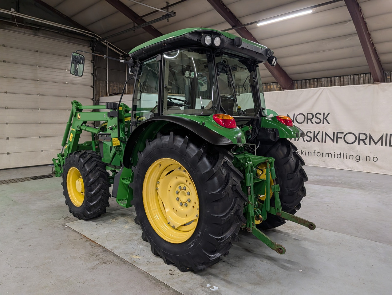 John Deere 5085M - Traktor: bilde 3 John Deere 5085M - Traktor: bilde 3