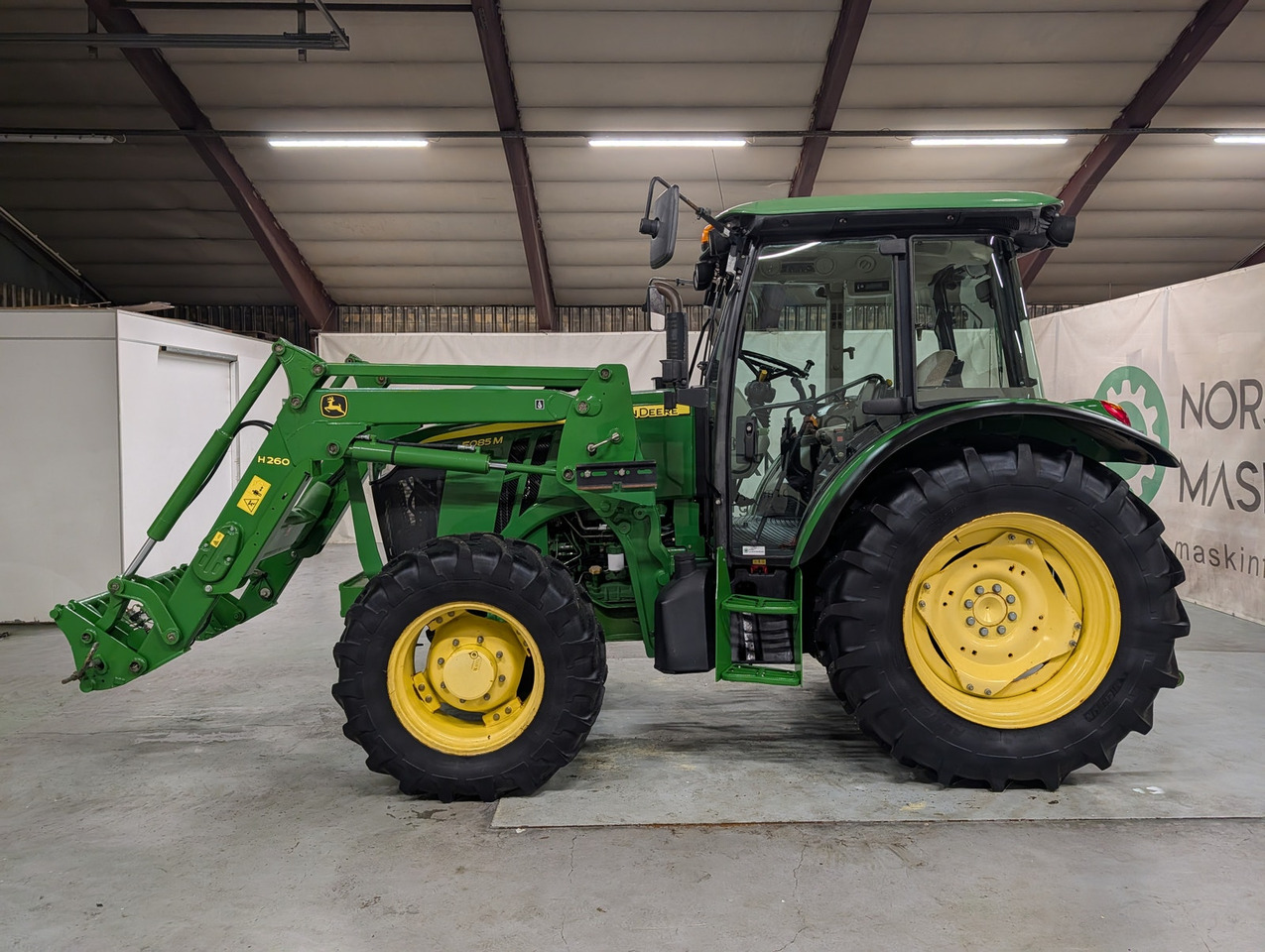 John Deere 5085M - Traktor: bilde 2 John Deere 5085M - Traktor: bilde 2