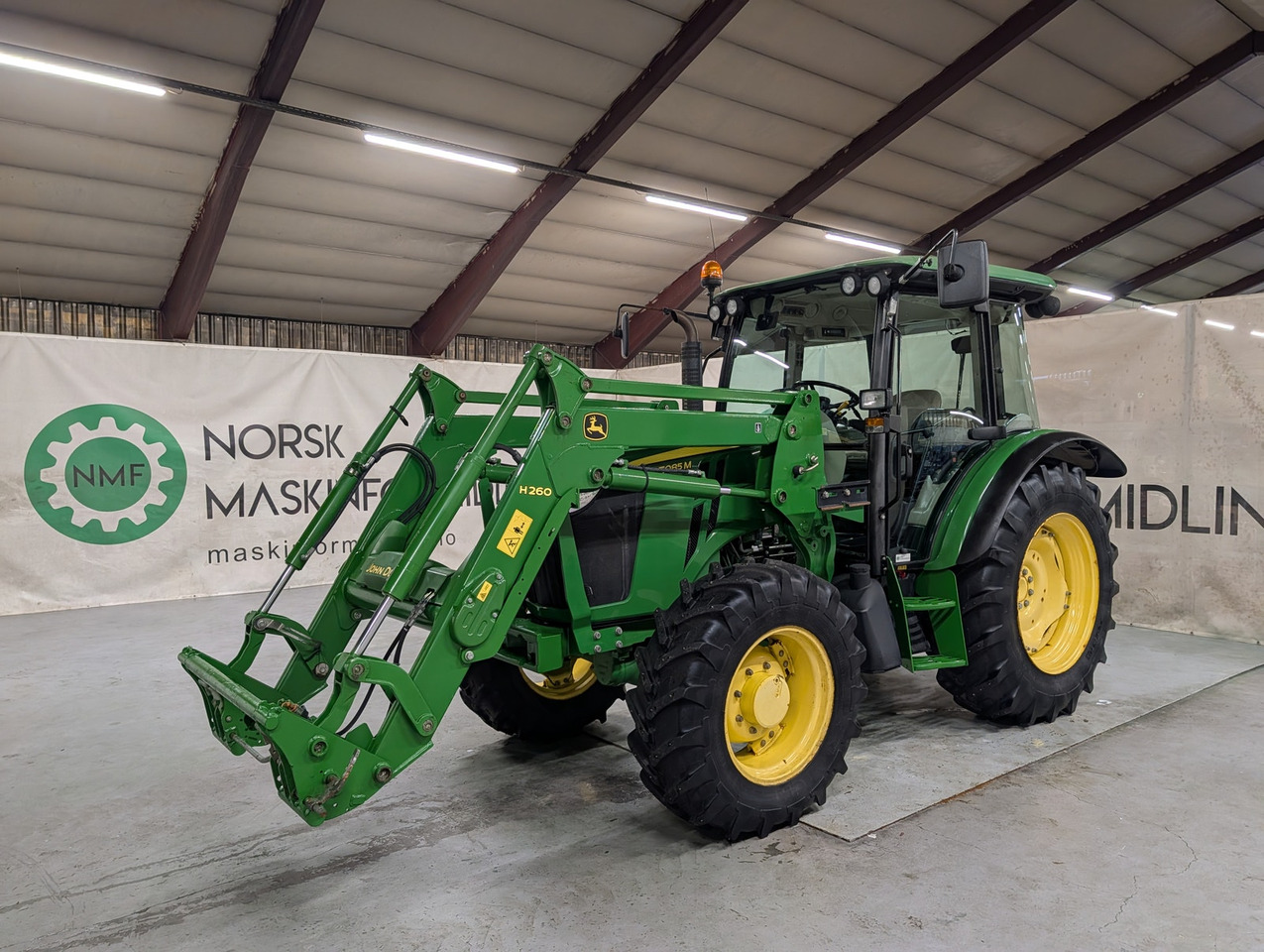 John Deere 5085M - Traktor: bilde 1 John Deere 5085M - Traktor: bilde 1