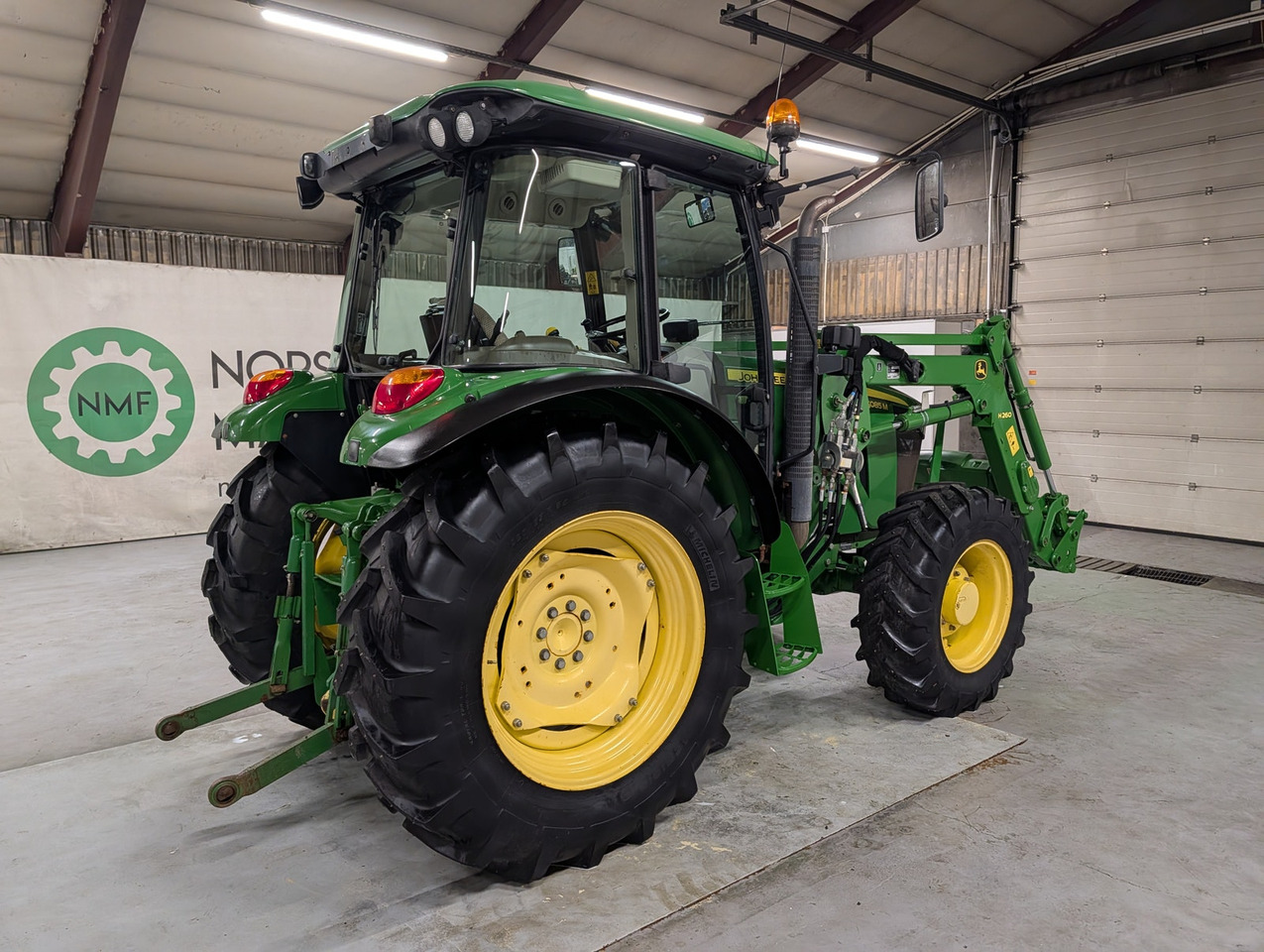 John Deere 5085M - Traktor: bilde 5 John Deere 5085M - Traktor: bilde 5