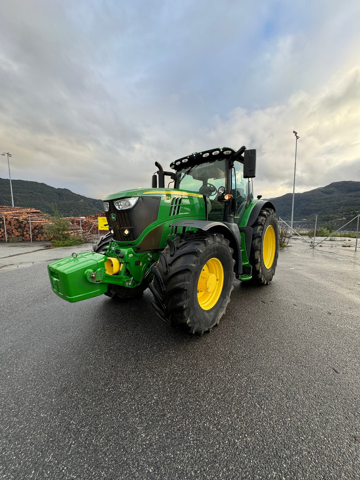 John Deere 6215R - Traktor: bilde 2 John Deere 6215R - Traktor: bilde 2
