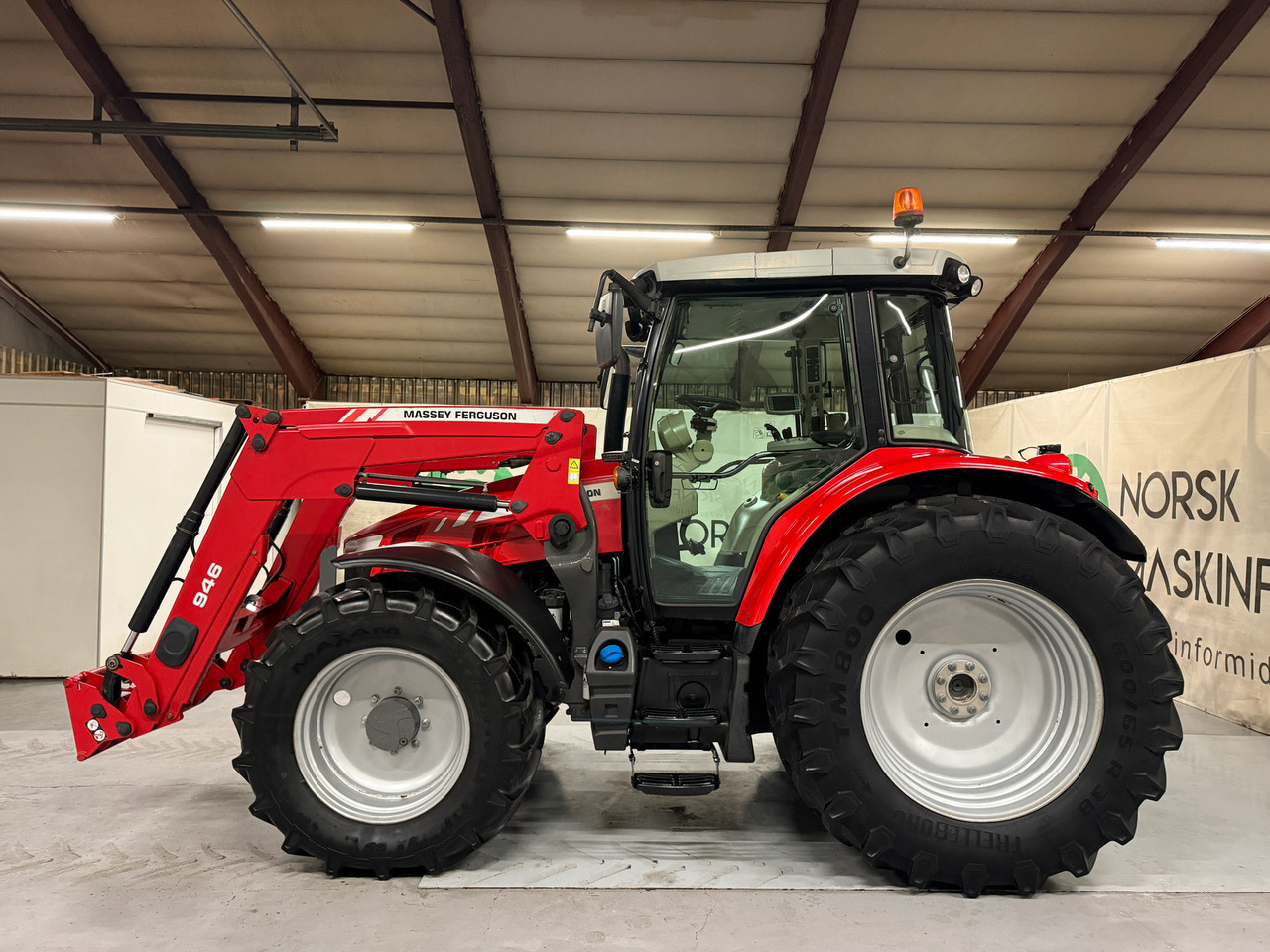 Massey Ferguson 5613 Dyna 4 - Traktor: bilde 2 Massey Ferguson 5613 Dyna 4 - Traktor: bilde 2