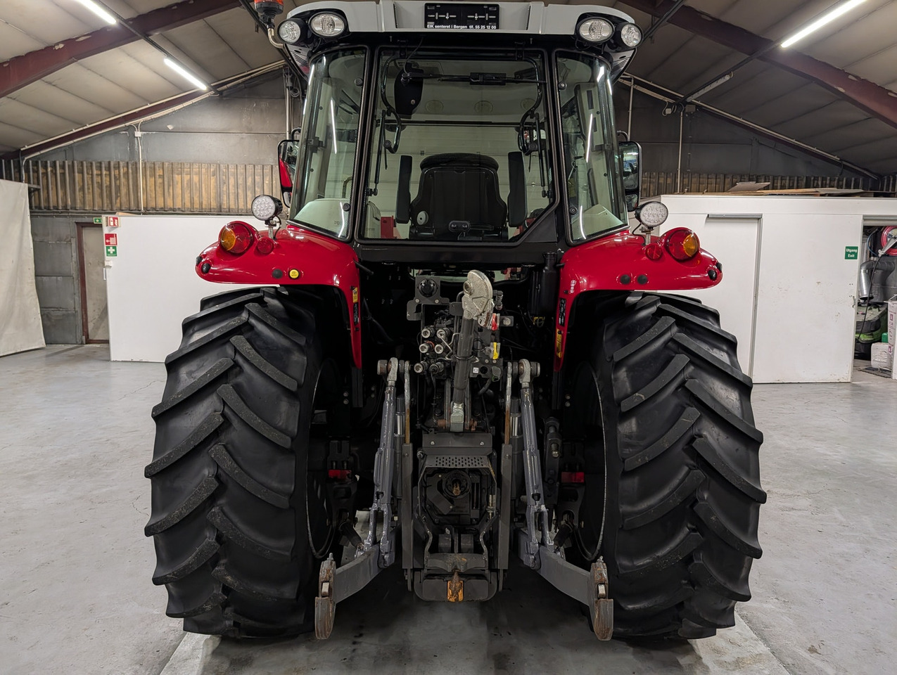 Massey Ferguson 5712S - Traktor: bilde 4 Massey Ferguson 5712S - Traktor: bilde 4