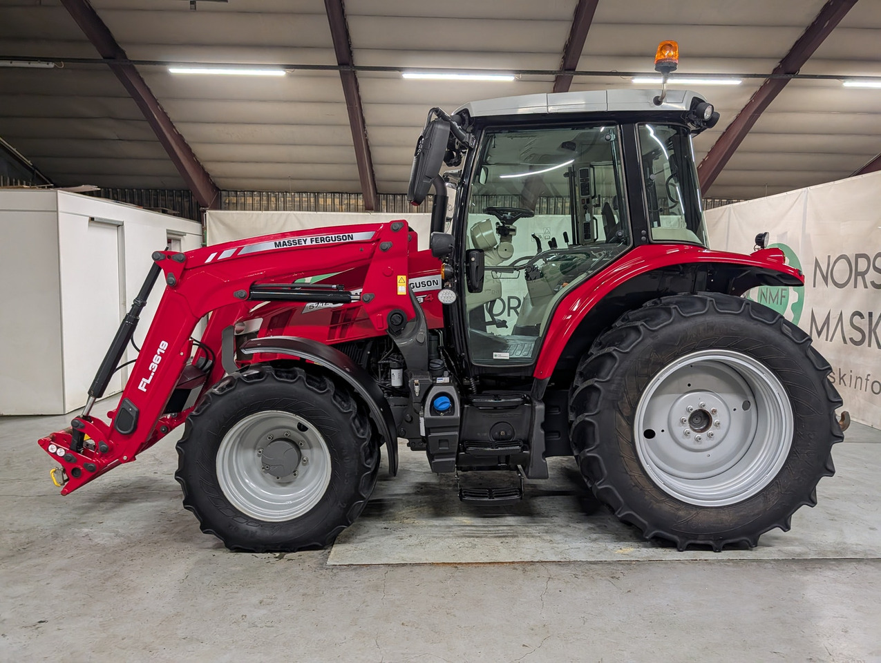 Massey Ferguson 5712S - Traktor: bilde 2 Massey Ferguson 5712S - Traktor: bilde 2