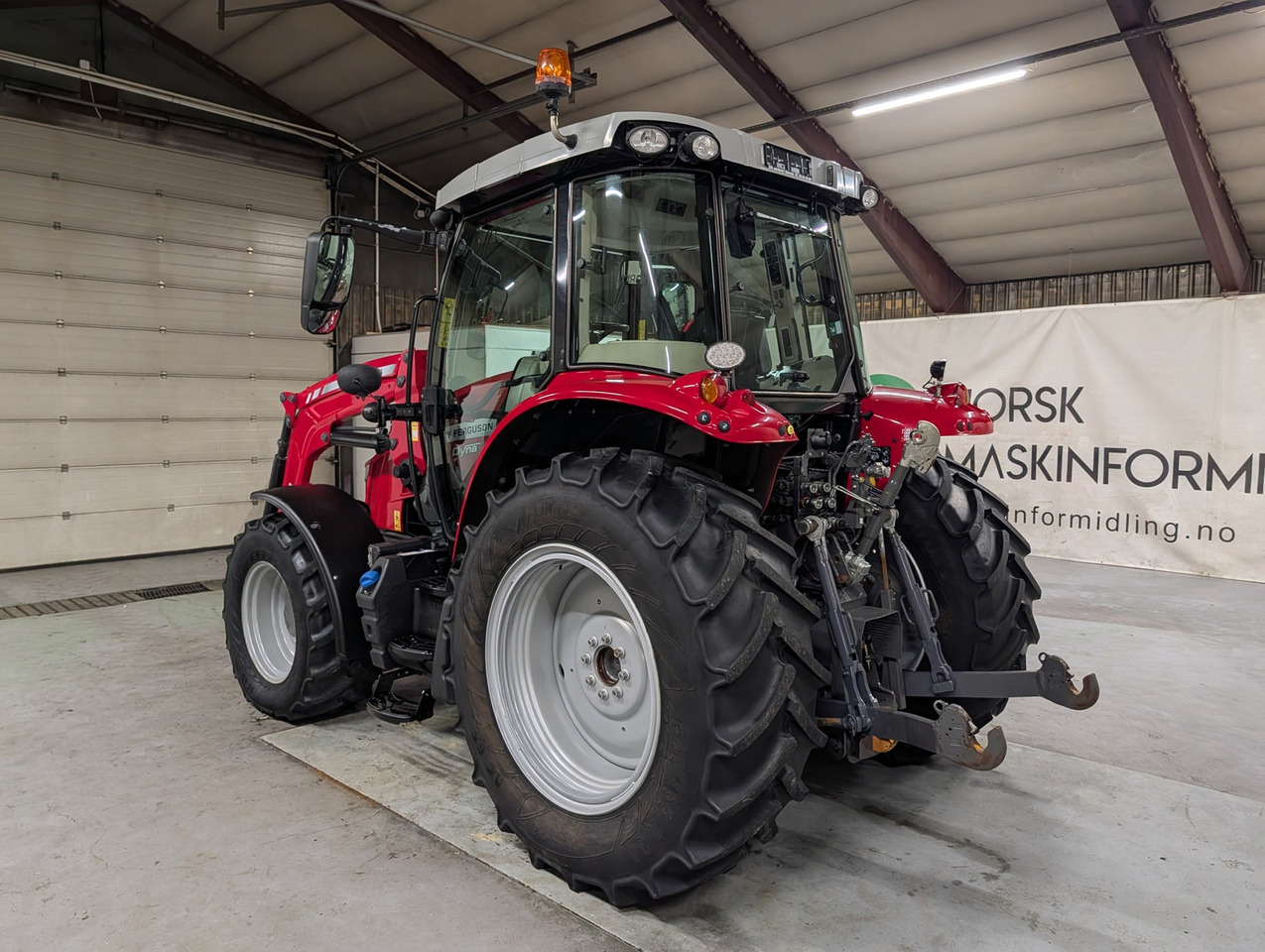 Massey Ferguson 5712S - Traktor: bilde 3 Massey Ferguson 5712S - Traktor: bilde 3