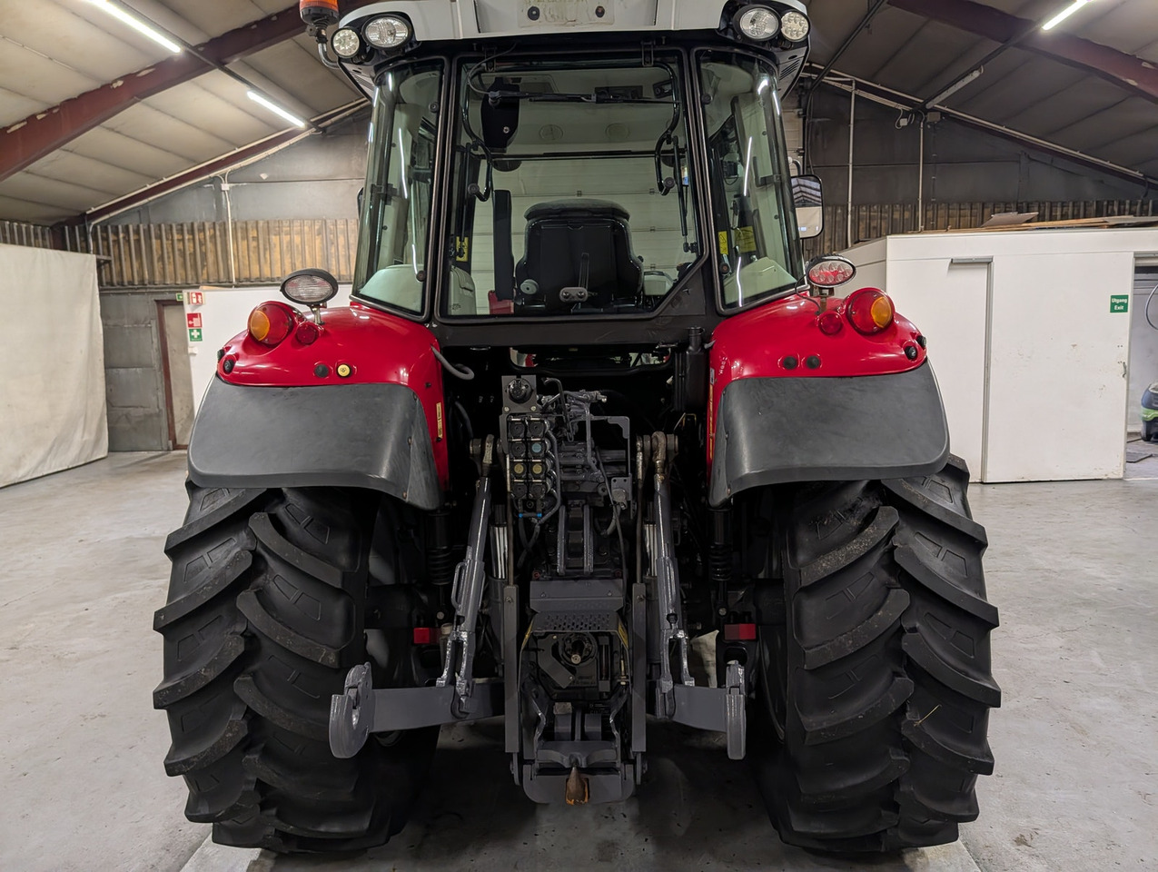 Massey Ferguson 5712SL - Traktor: bilde 4 Massey Ferguson 5712SL - Traktor: bilde 4