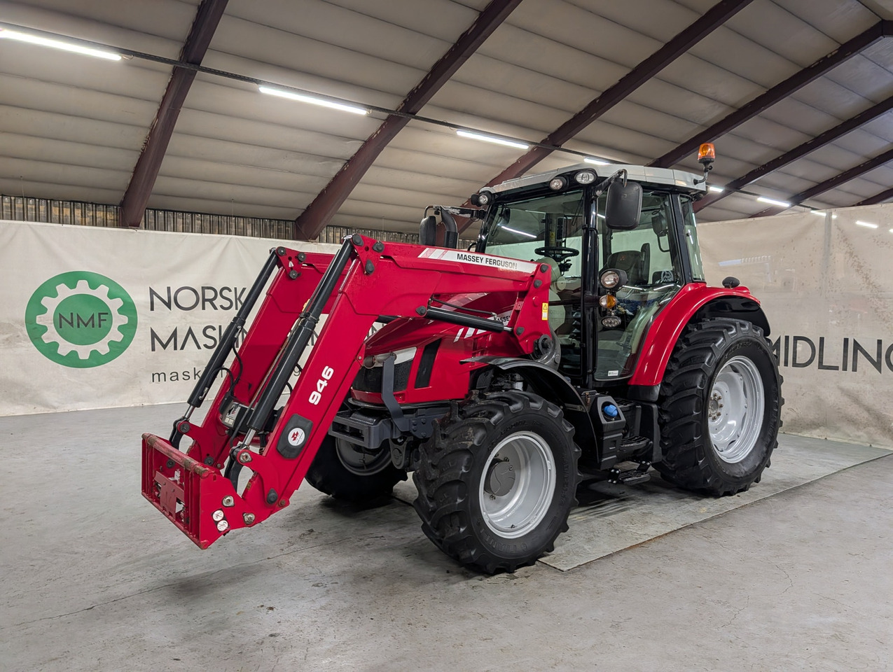 Massey Ferguson 5712SL - Traktor: bilde 1 Massey Ferguson 5712SL - Traktor: bilde 1