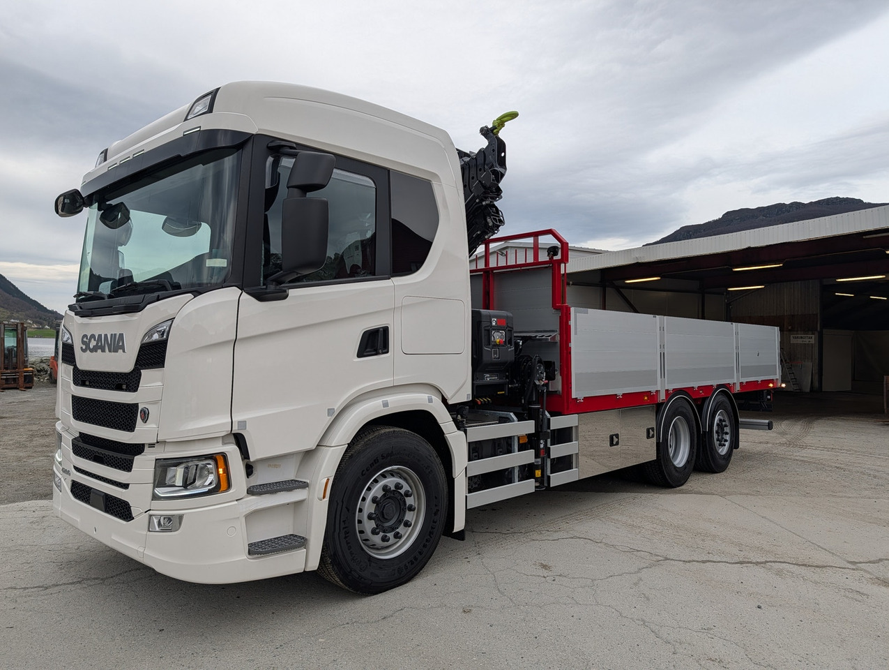 Scania G420 6x2 med HIAB 232-E5 Hipro og MCE påbygg - Planbil, Kranbil: bilde 3 Scania G420 6x2 med HIAB 232-E5 Hipro og MCE påbygg - Planbil, Kranbil: bilde 3