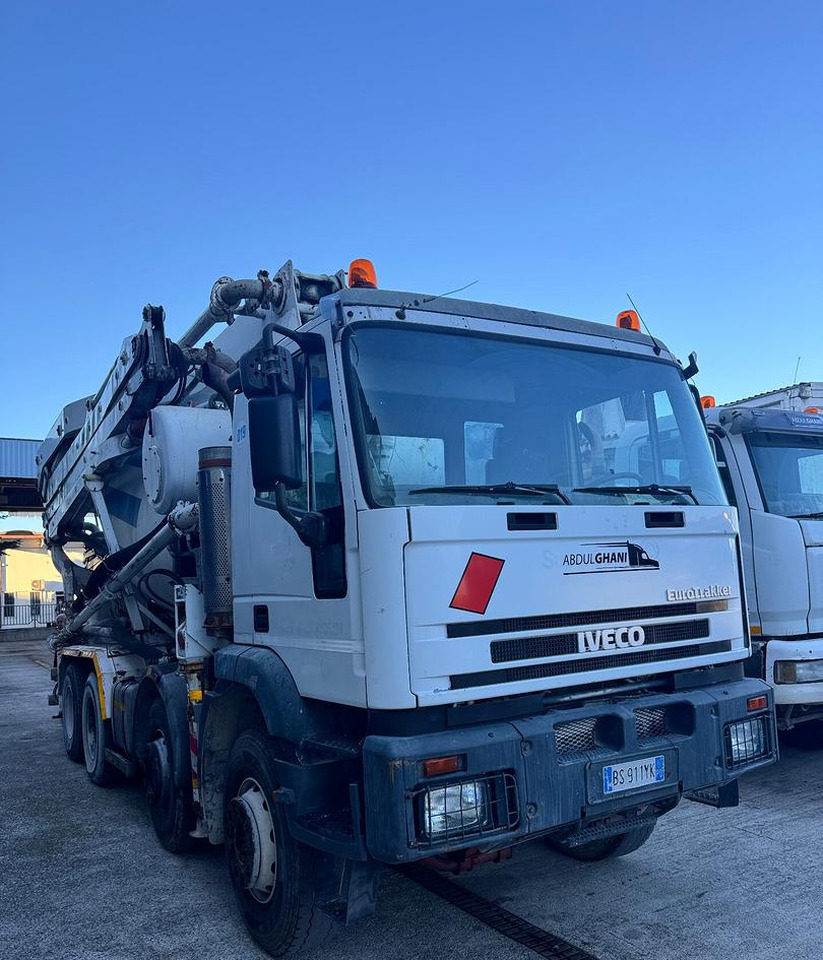 Betonpompa CIFA Iveco Trakker 410E44 - Pumpemixer: bilde 3 Betonpompa CIFA Iveco Trakker 410E44 - Pumpemixer: bilde 3