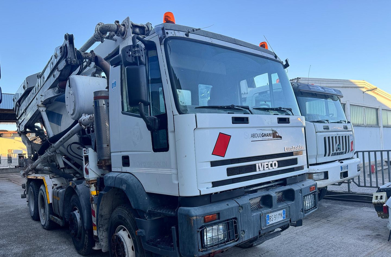 Betonpompa CIFA Iveco Trakker 410E44 - Pumpemixer: bilde 1 Betonpompa CIFA Iveco Trakker 410E44 - Pumpemixer: bilde 1