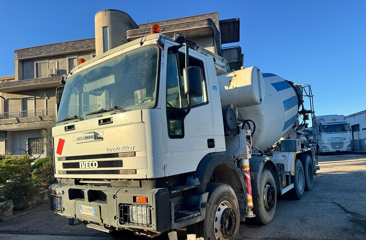 Betonpompa CIFA Iveco Trakker 410E44 - Pumpemixer: bilde 5 Betonpompa CIFA Iveco Trakker 410E44 - Pumpemixer: bilde 5
