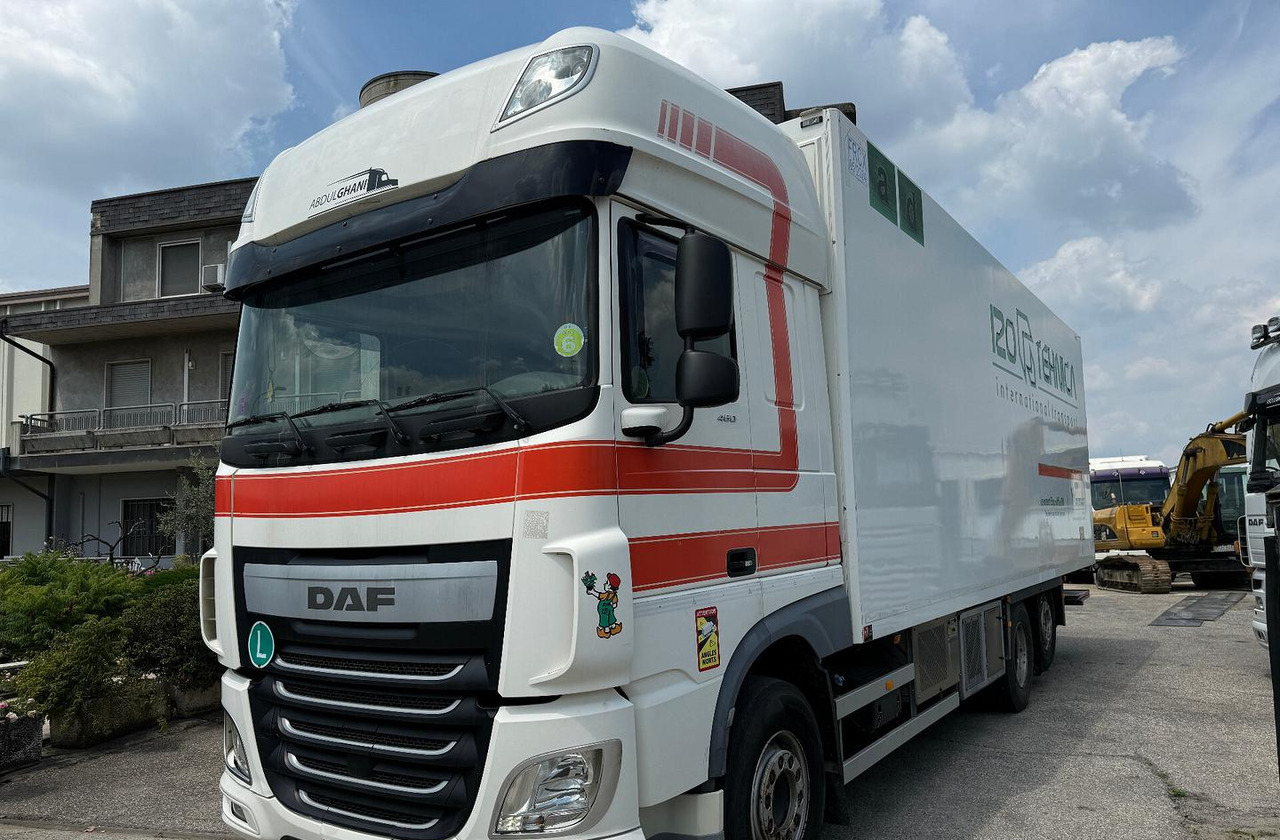 Motrice frigo DAF XF 105.460 con Sponda - Lastebil med kjøl: bilde 2 Motrice frigo DAF XF 105.460 con Sponda - Lastebil med kjøl: bilde 2