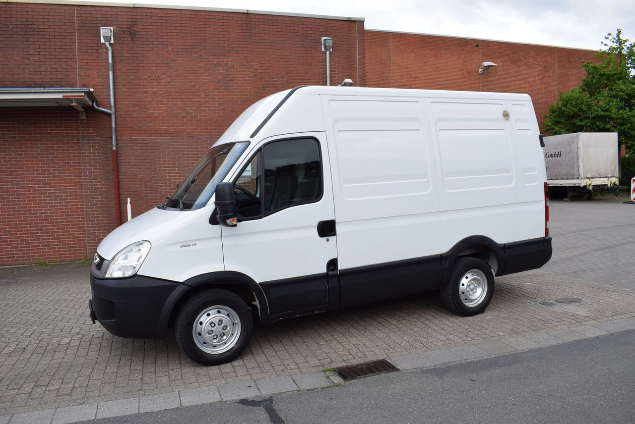 Iveco Daily 35 S 14L2H2 AHK Regale Standheizung - Kassebil: bilde 2 Iveco Daily 35 S 14L2H2 AHK Regale Standheizung - Kassebil: bilde 2