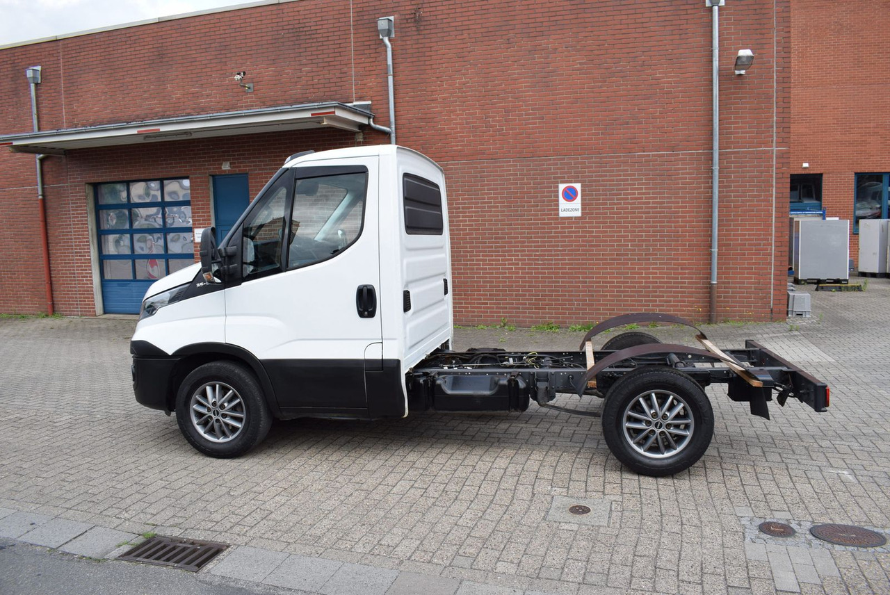 Iveco Daily 35 S21 3,0 Automatik Luftfederung Tempomat - Chassis lastebil: bilde 3 Iveco Daily 35 S21 3,0 Automatik Luftfederung Tempomat - Chassis lastebil: bilde 3