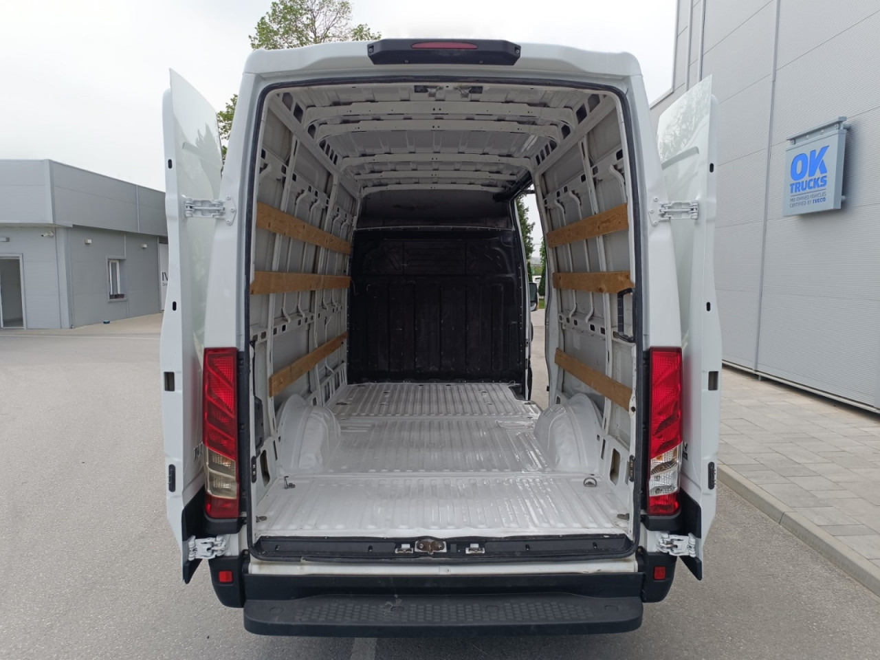 Leie IVECO Daily 35S14N 12m3 IVECO Daily 35S14N 12m3: bilde 13