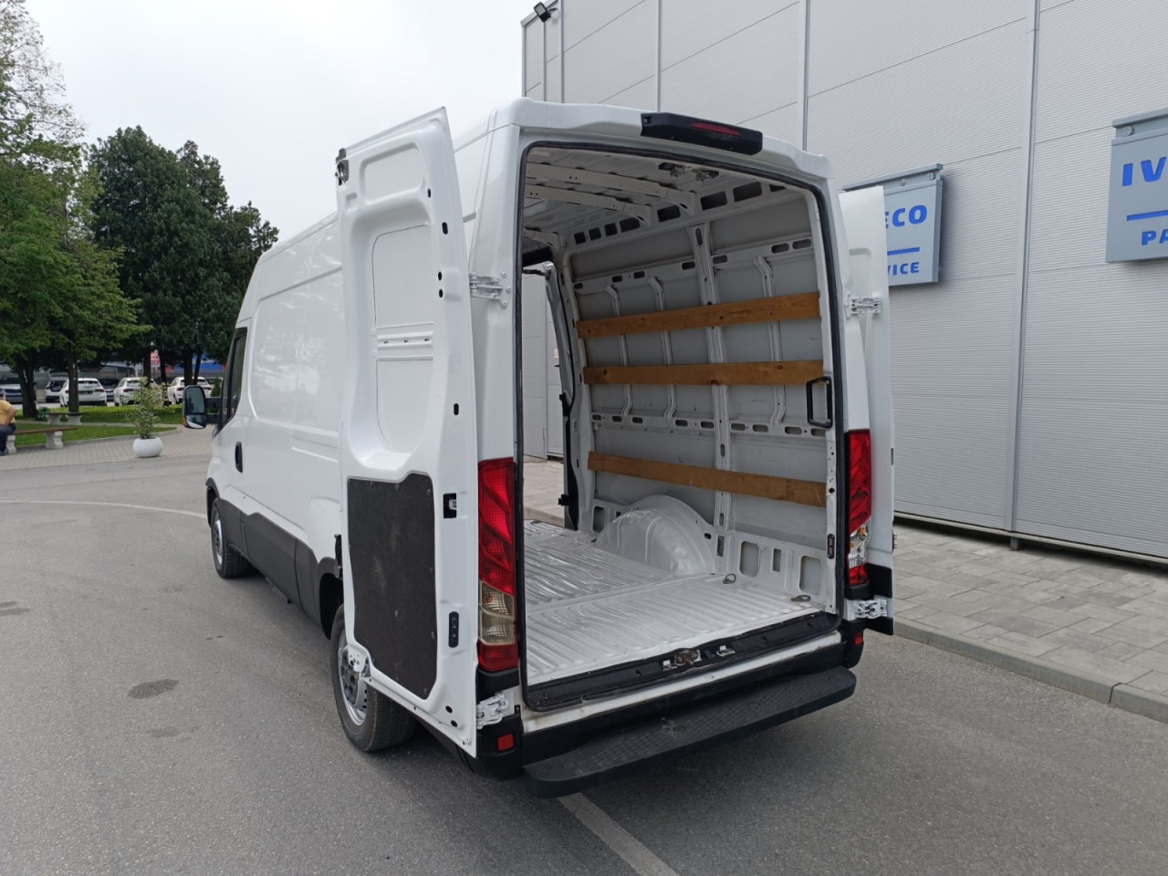 Leie IVECO Daily 35S14N 12m3 IVECO Daily 35S14N 12m3: bilde 12