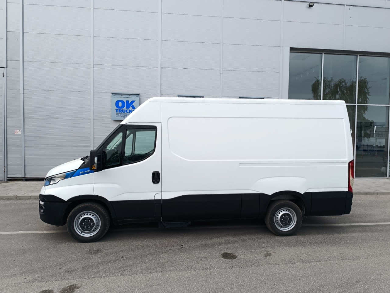 Interior photo 2: Leie IVECO Daily 35S14N 12m3 IVECO Daily 35S14N 12m3