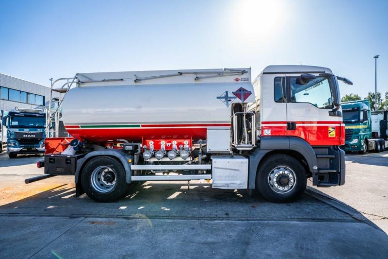 MAN TGS 18.400 4x4H +ALU CM 11.500L /4 COMP - Tankbil: bilde 3 MAN TGS 18.400 4x4H +ALU CM 11.500L /4 COMP - Tankbil: bilde 3