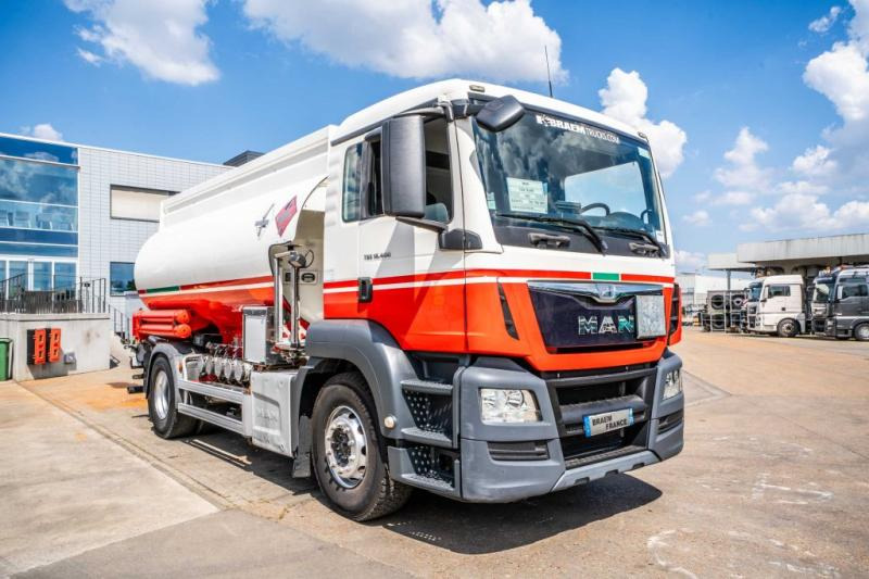 MAN TGS 18.400 // CUVE ALU MAGYAR 13.500L + 5 COMP - Tankbil: bilde 2 MAN TGS 18.400 // CUVE ALU MAGYAR 13.500L + 5 COMP - Tankbil: bilde 2