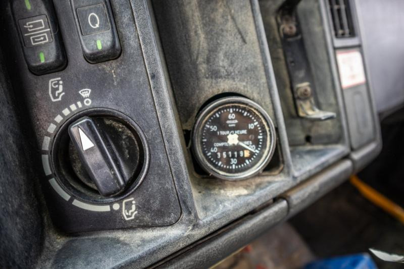 Interior photo 2: Tippbil Mercedes SK 2531-6X2-PATA/BITUMEN/ASFALT/GOUDRON