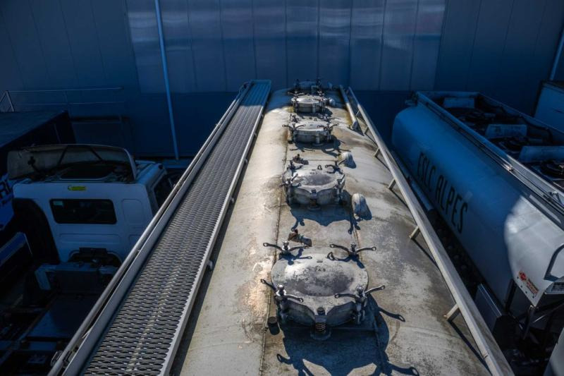 Renault PREMIUM 320 DXI+CITERNE ALIMENTAIRE ( engine problem) - Tankbil: bilde 5 Renault PREMIUM 320 DXI+CITERNE ALIMENTAIRE ( engine problem) - Tankbil: bilde 5