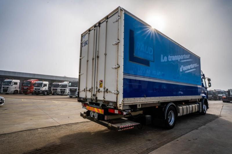 Renault PREMIUM 380 DXI+ DHOLLANDIA - Kapellbil: bilde 4 Renault PREMIUM 380 DXI+ DHOLLANDIA - Kapellbil: bilde 4