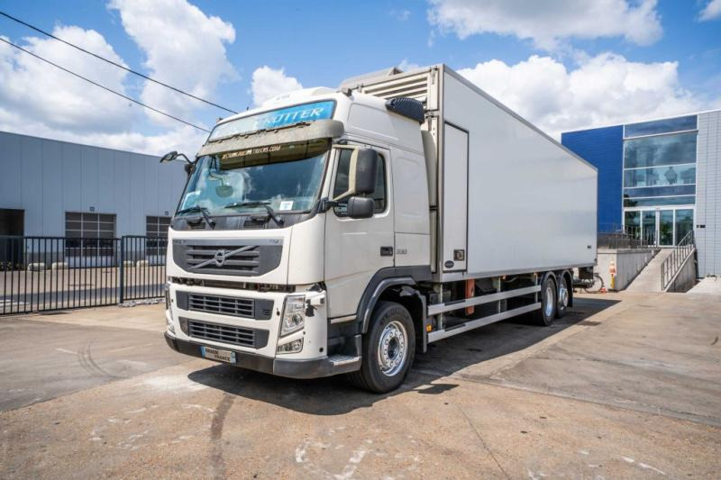 Volvo FM 330-6x2-VEB+AUBINEAU+DHOLLANDIA- POUSSIN/CHICKEN/KUIKEN/KÛKEN - Lastebil med kjøl: bilde 1 Volvo FM 330-6x2-VEB+AUBINEAU+DHOLLANDIA- POUSSIN/CHICKEN/KUIKEN/KÛKEN - Lastebil med kjøl: bilde 1