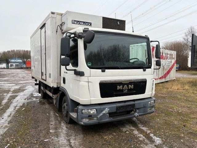 MAN 7.180 Tiefkühlkoffer LBW 8.180 - Lastebil med kjøl: bilde 1 MAN 7.180 Tiefkühlkoffer LBW 8.180 - Lastebil med kjøl: bilde 1