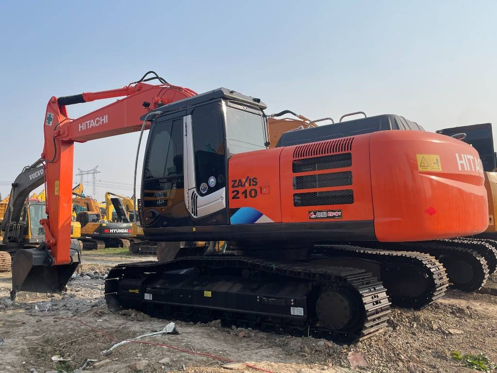 Hitachi ZX 210 - Beltegraver: bilde 1 Hitachi ZX 210 - Beltegraver: bilde 1
