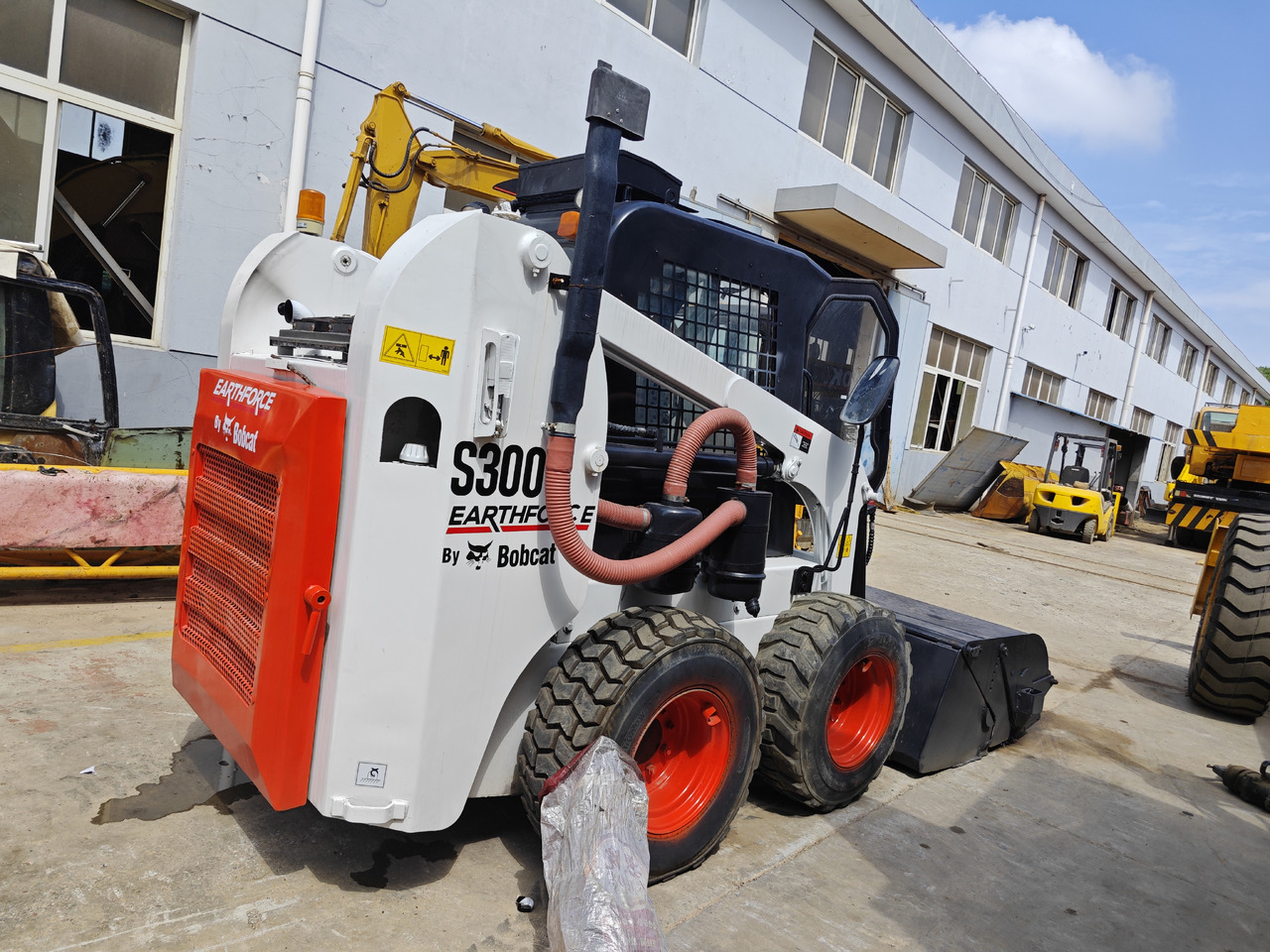 Bobcat S300 - Kompaktlaster: bilde 4 Bobcat S300 - Kompaktlaster: bilde 4